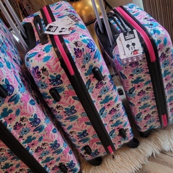 Disney's Mickey Mouse Hawaiian 1-Piece Hardside Spinner Luggage 24" - Picture 6 of 10